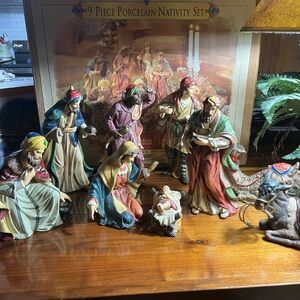 Elegant Multicolor Porcelain Nativity Set Huge. Original box 9 pieces
